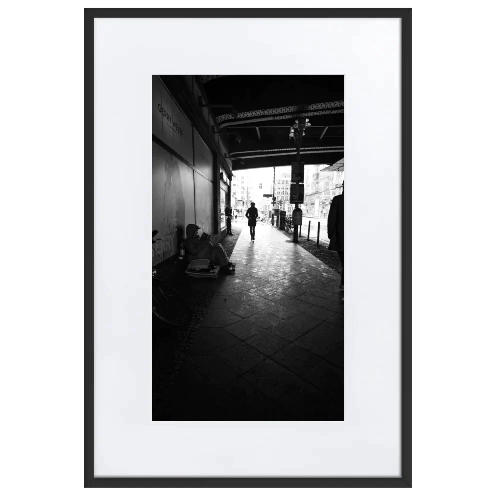Offrez-vous une ambiance élégante et intemporelle avec les posters noir et blanc en photographie de la Boutique du Poster Français et Yann Peccard, pour une décoration murale raffinée