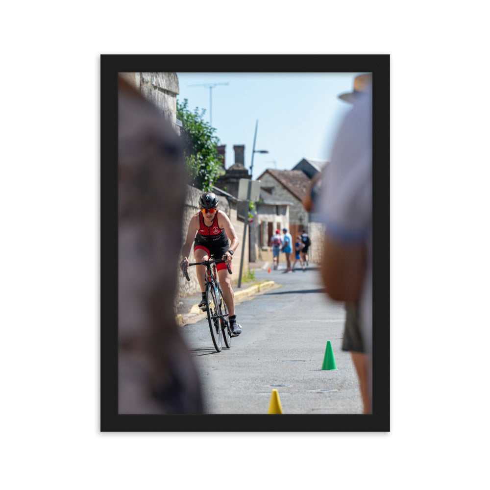 Poster encadré 'Triathlon Nouâtre Cyclisme' montrant un cycliste en pleine course lors du Triathlon de Nouâtre.