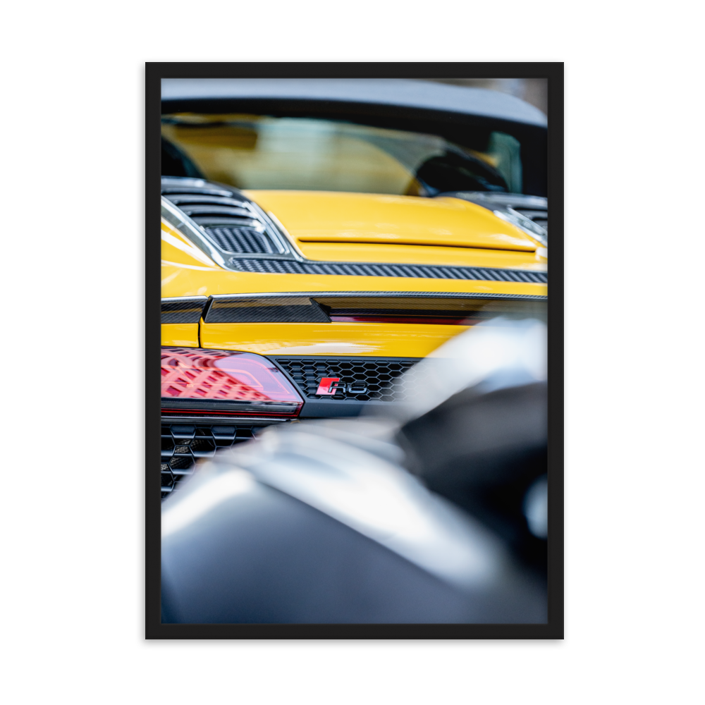 Poster de la photographie "Audi R8 V10 N04", présentant l'arrière d'une Audi R8 jaune.