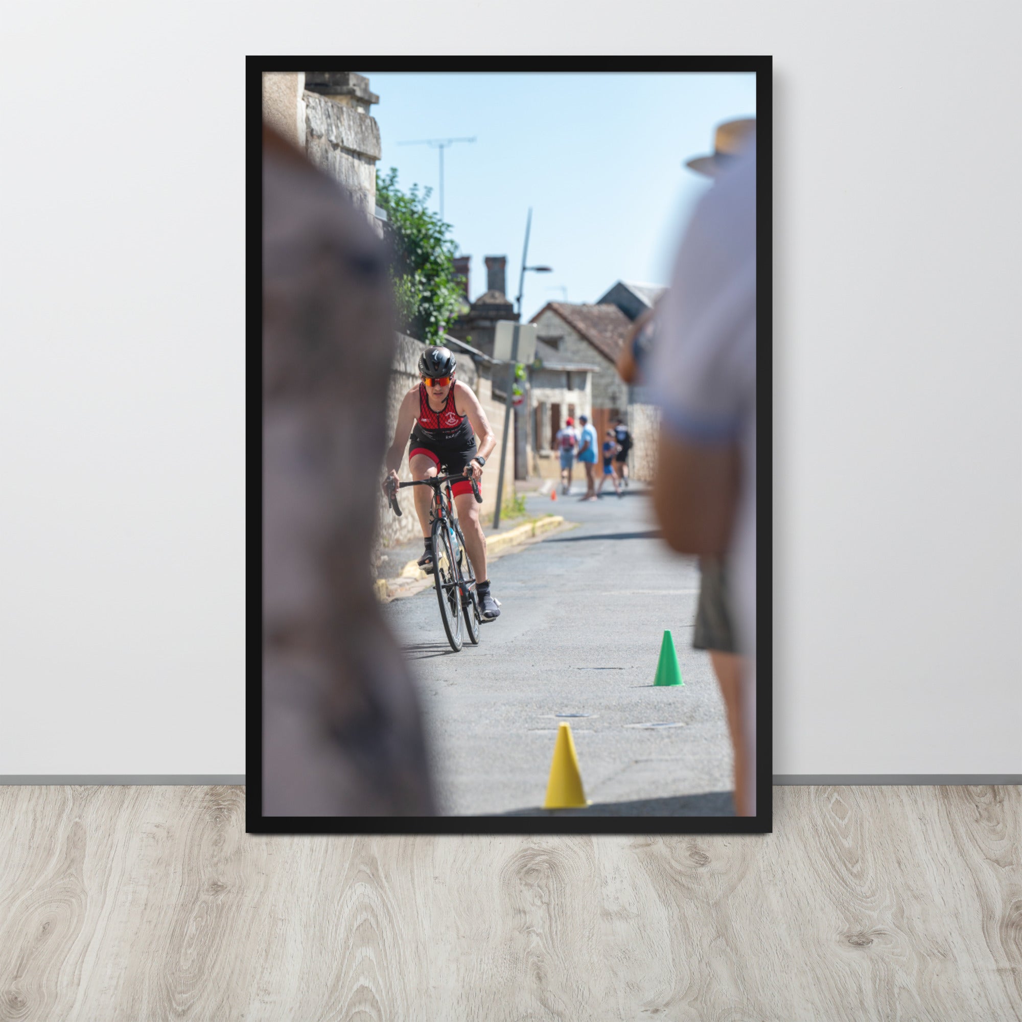 Poster encadré 'Triathlon Nouâtre Cyclisme' montrant un cycliste en pleine course lors du Triathlon de Nouâtre.