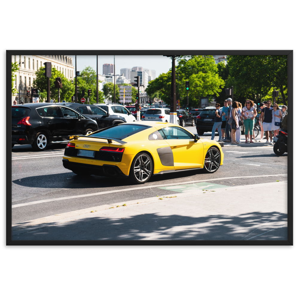 Poster d'une belle voiture de sport jaune Audi R8 V10 avec une touche de carbone.