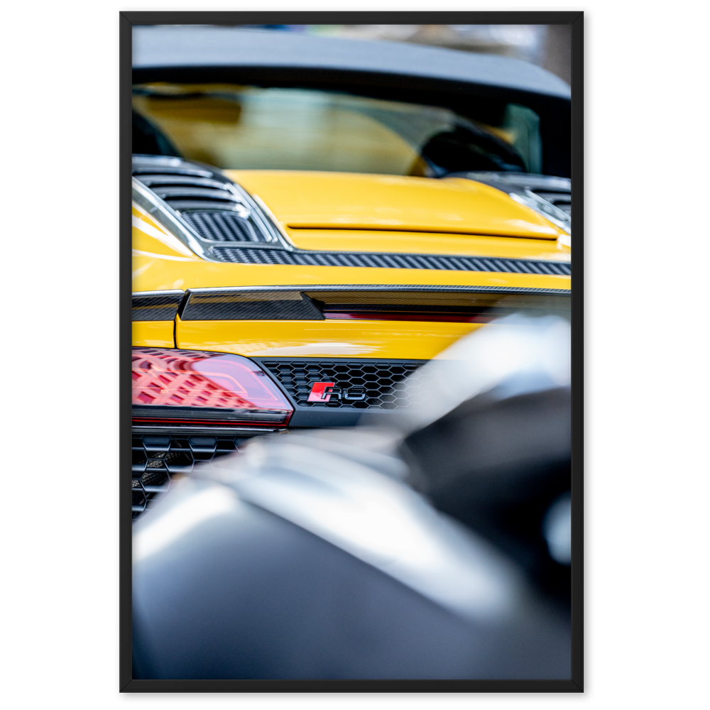 Poster de la photographie "Audi R8 V10 N04", présentant l'arrière d'une Audi R8 jaune.
