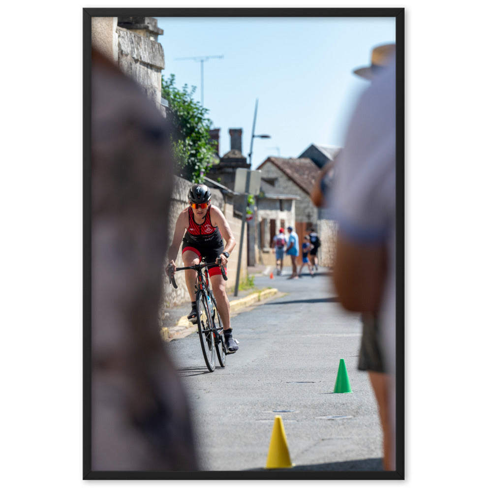 Poster encadré 'Triathlon Nouâtre Cyclisme' montrant un cycliste en pleine course lors du Triathlon de Nouâtre.