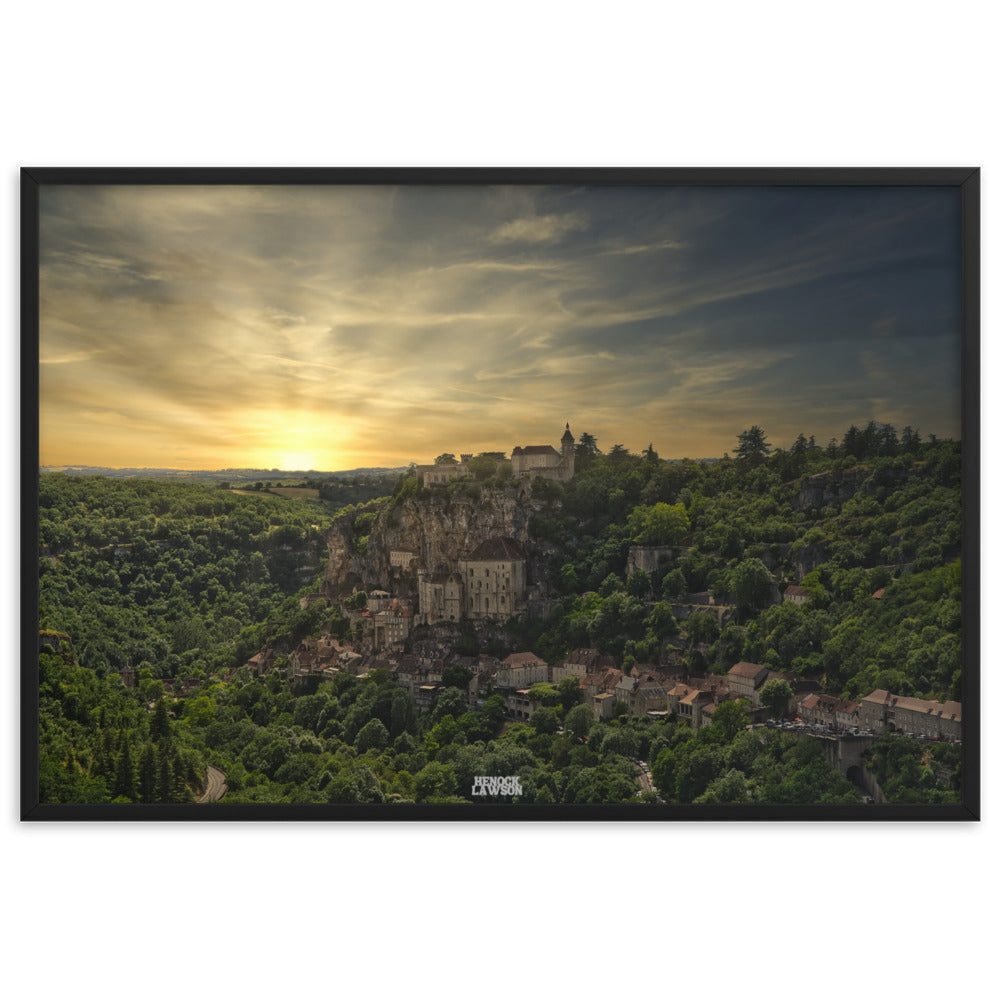 Photographie 'Rocamadour' par Henock Lawson, montrant la cité médiévale baignée dans la lumière du coucher de soleil, évoquant nostalgie et beauté.