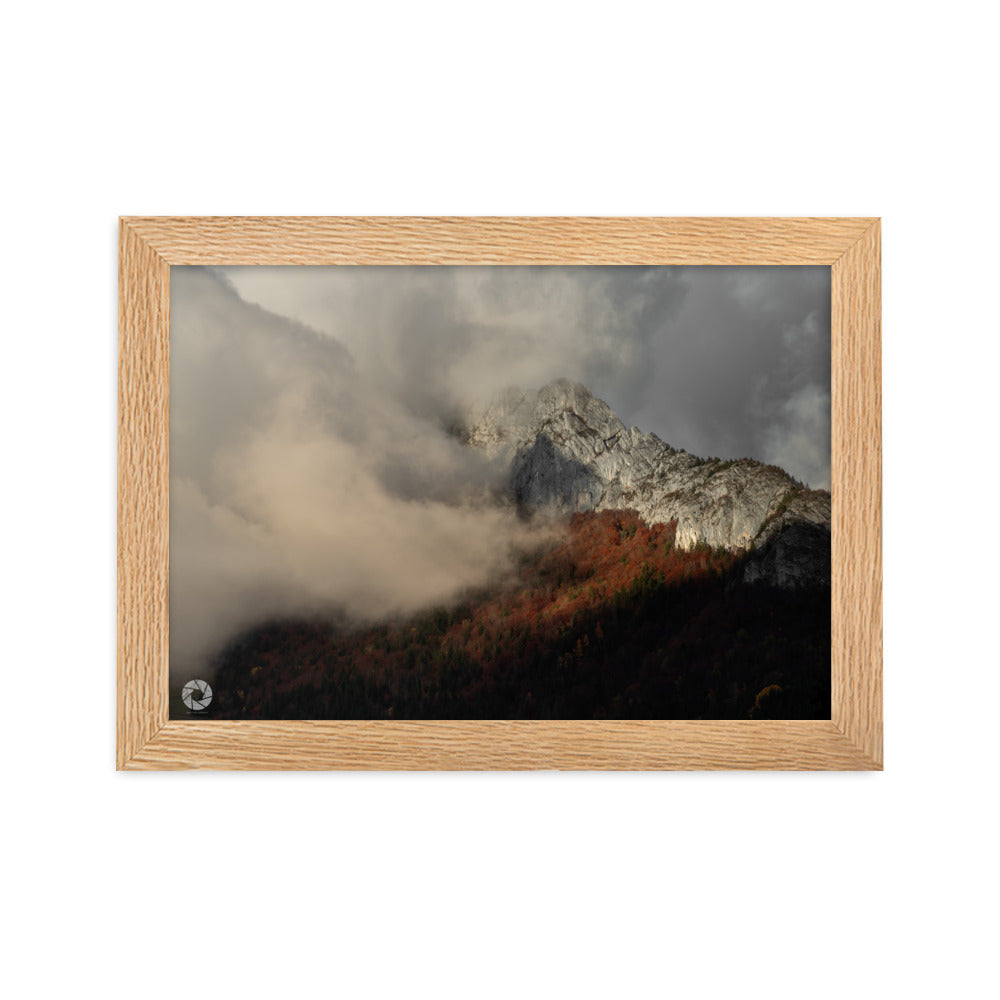 Poster encadré "Murmure des Cimes" par Brad Explographie, montrant la splendeur des sommets montagneux, idéal pour les amateurs de paysages naturels grandioses.