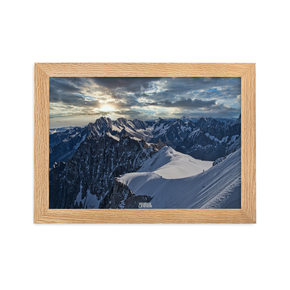 "L'Éveil des Titans" par Henock Lawson, une vision artistique des montagnes alpines au lever du soleil.