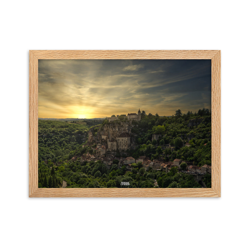 Photographie 'Rocamadour' par Henock Lawson, montrant la cité médiévale baignée dans la lumière du coucher de soleil, évoquant nostalgie et beauté.