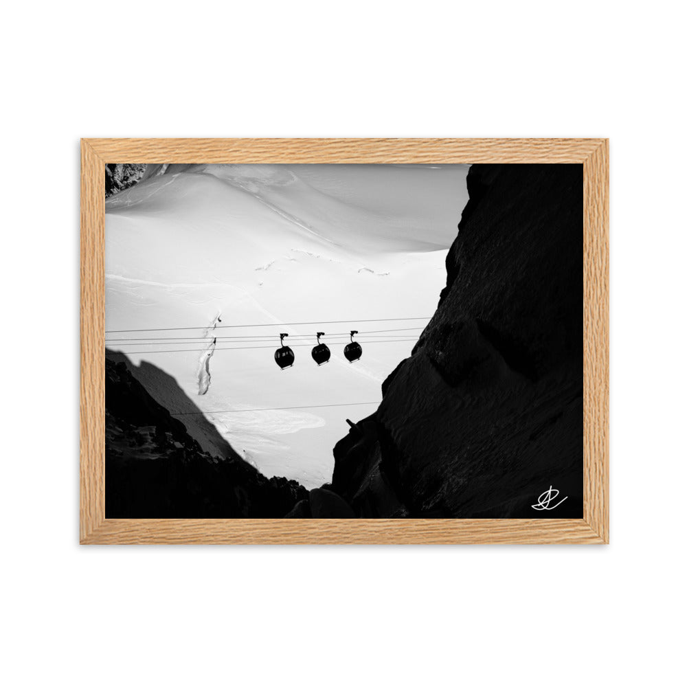 Poster "3 Funiculaires" par Ilan Shoham, montrant un paysage montagnard avec des funiculaires, idéal pour les passionnés d'art vintage et de scènes de montagne.