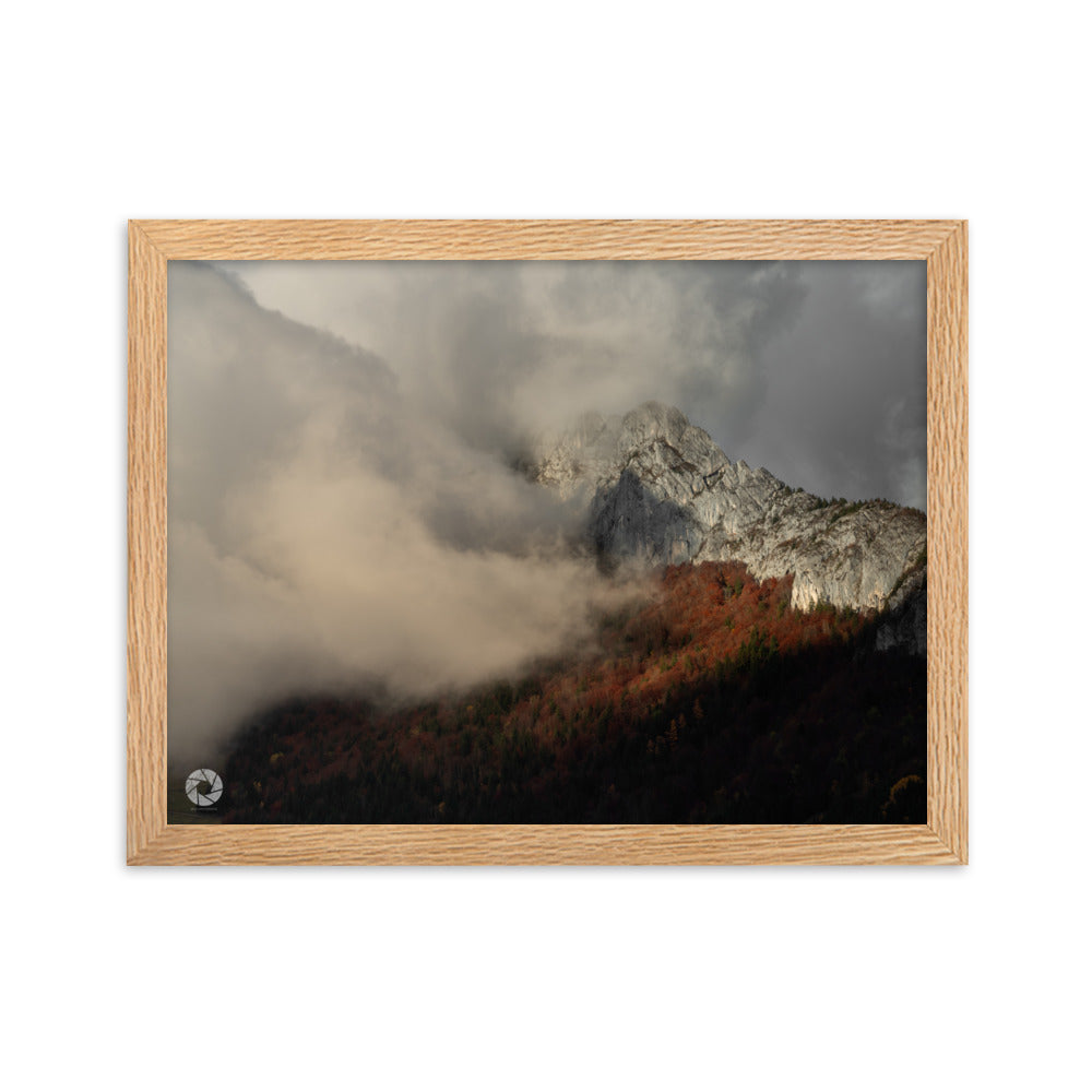 Poster encadré "Murmure des Cimes" par Brad Explographie, montrant la splendeur des sommets montagneux, idéal pour les amateurs de paysages naturels grandioses.