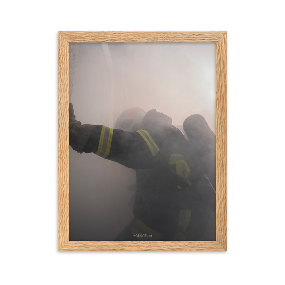 Image du poster "Détermination" par Math_Shoot FR, capturant la bravoure des pompiers face à l'adversité.