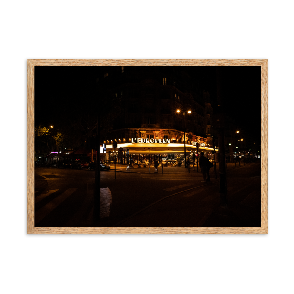 Poster mural et affiche - La terrasse du restaurant – Photographie de nuit d'une terrasse parisienne – Poster photographie, photographie murale et des posters muraux unique au monde. La boutique de posters créée par Yann Peccard un Photographe français.