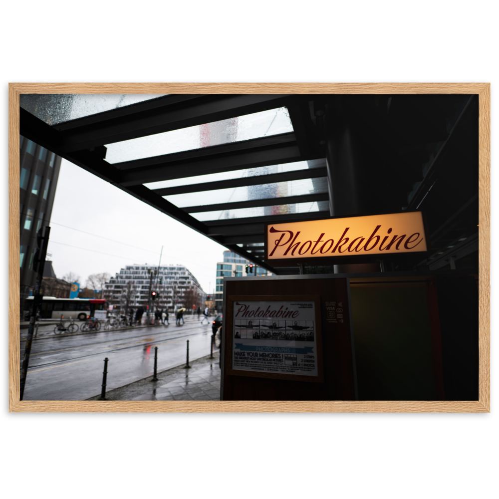 Poster mural - Photokabine – Photographie de rue à Berlin – Poster photographie, photographie murale et des posters muraux unique au monde. La boutique de posters créée par Yann Peccard un Photographe français.