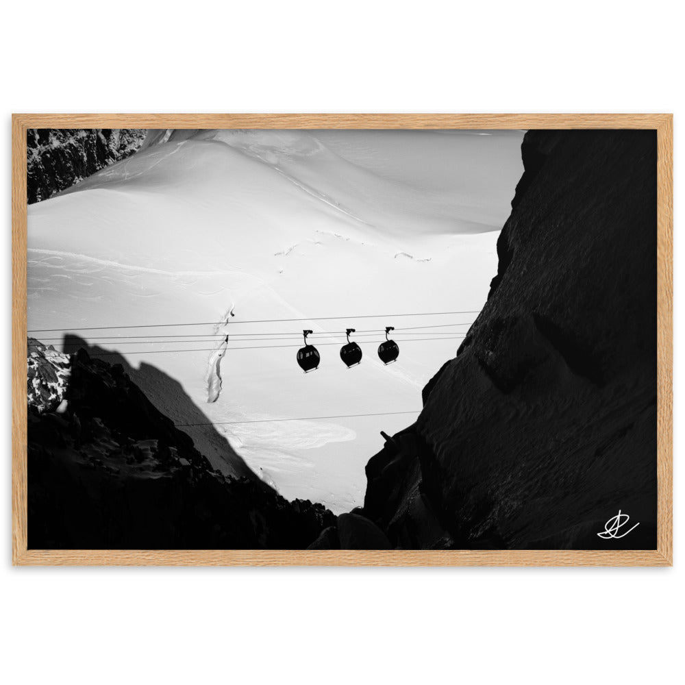 Poster "3 Funiculaires" par Ilan Shoham, montrant un paysage montagnard avec des funiculaires, idéal pour les passionnés d'art vintage et de scènes de montagne.