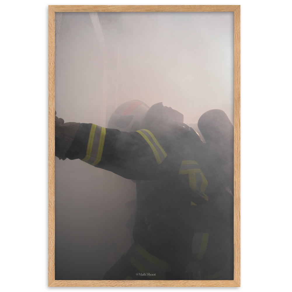 Image du poster "Détermination" par Math_Shoot FR, capturant la bravoure des pompiers face à l'adversité.