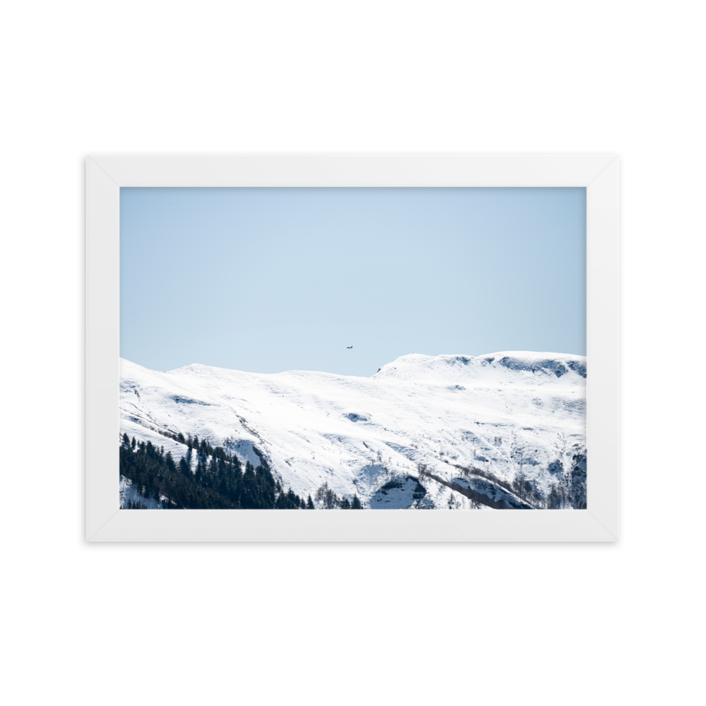 Poster - Le Rafale– Photographie d'avion de chasse au dessus des montagnes du Cantal – De la photographie murale et des posters unique au monde. La boutique de posters créée par Yann Peccard un Photographe français.