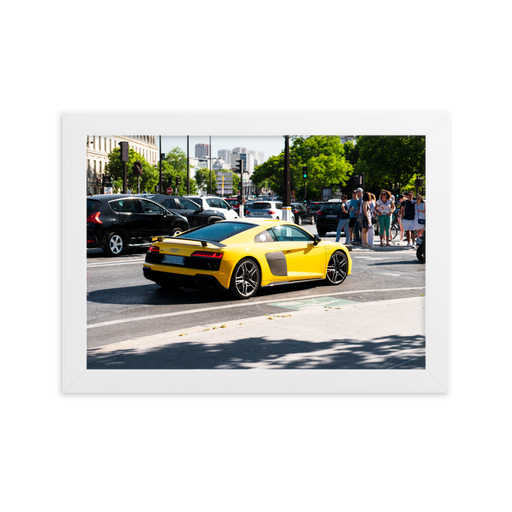 Poster d'une belle voiture de sport jaune Audi R8 V10 avec une touche de carbone.