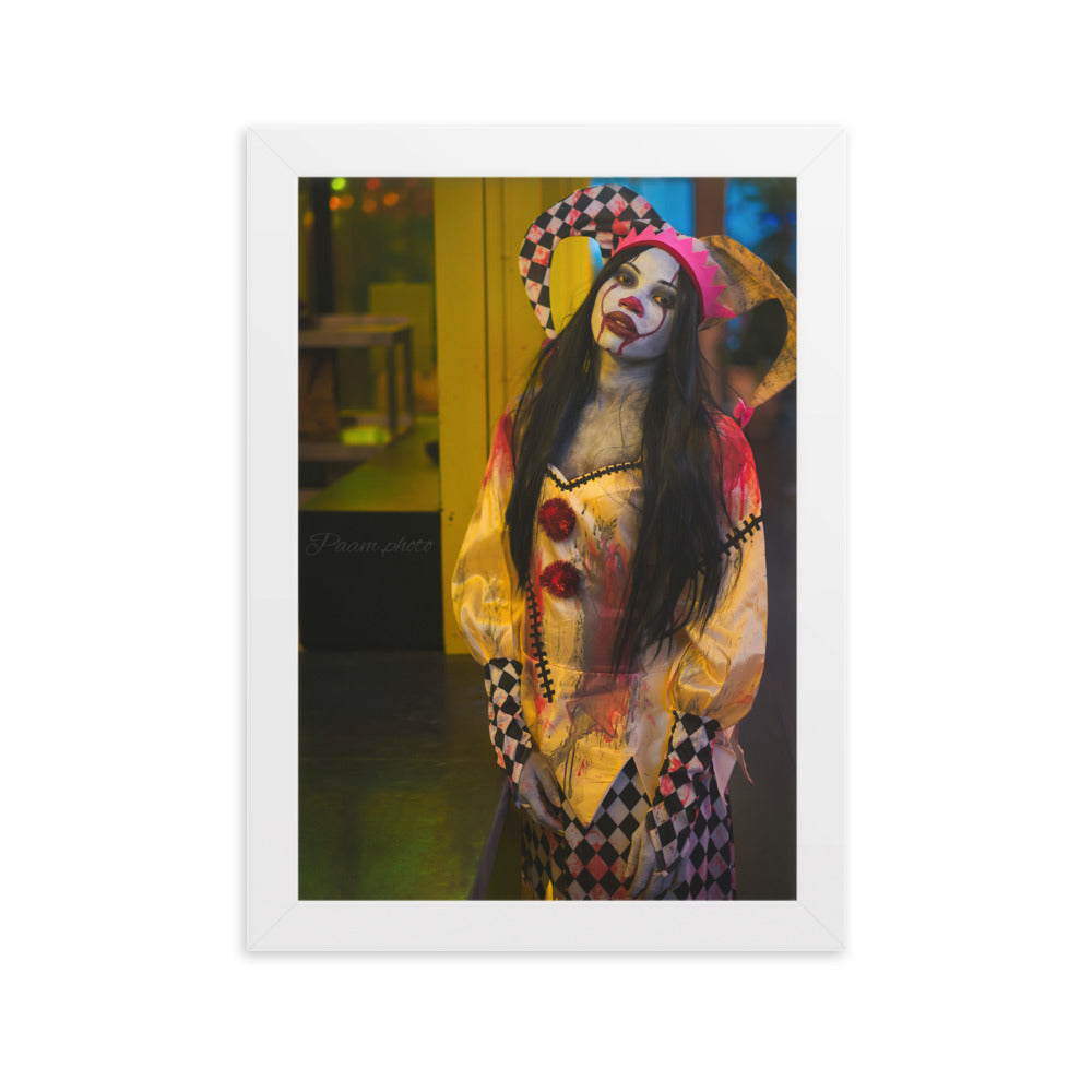 Image captivante d'un clown aux couleurs vives pour Halloween, une œuvre de Paam.Photo, parfaite pour représenter l'audace et la créativité de la fête.