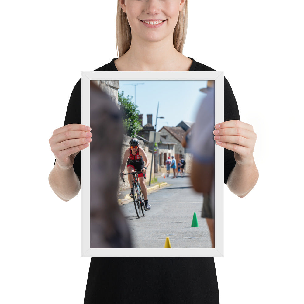 Poster encadré 'Triathlon Nouâtre Cyclisme' montrant un cycliste en pleine course lors du Triathlon de Nouâtre.