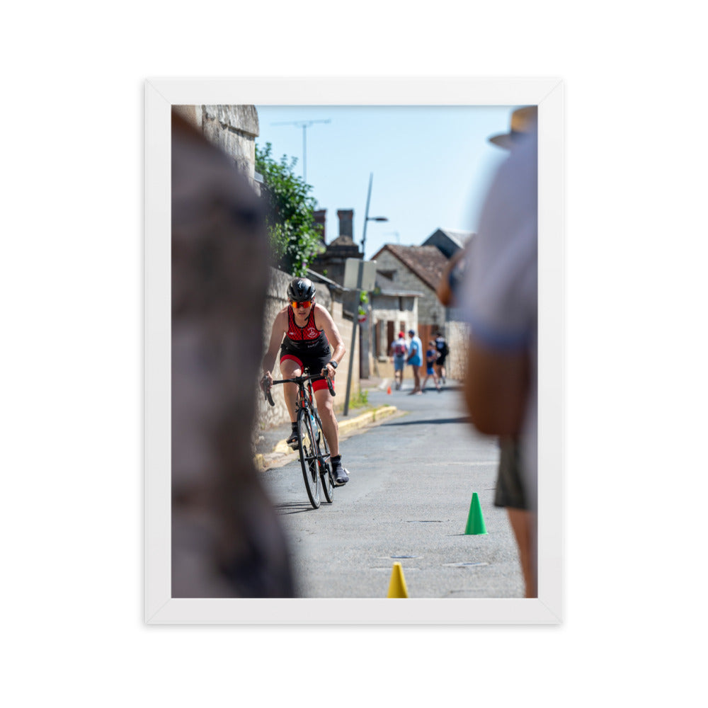 Poster encadré 'Triathlon Nouâtre Cyclisme' montrant un cycliste en pleine course lors du Triathlon de Nouâtre.