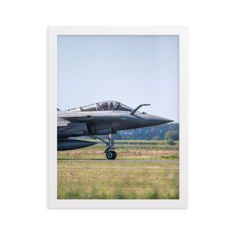 Poster "Rafale au Sol" par Yann Peccard, montrant un moment saisissant d'un Rafale en aviation, idéal pour les amateurs d'aviation militaire et de technologie aéronautique.