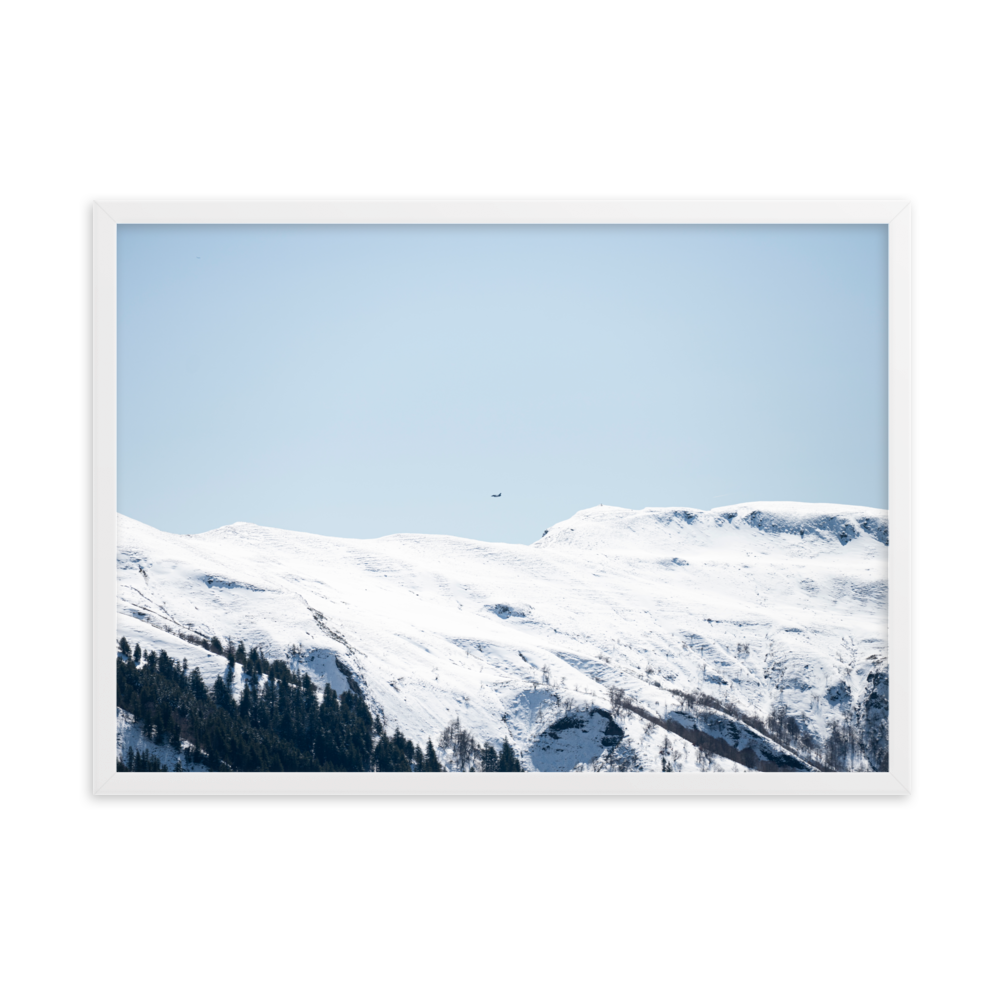 Poster - Le Rafale– Photographie d'avion de chasse au dessus des montagnes du Cantal – De la photographie murale et des posters unique au monde. La boutique de posters créée par Yann Peccard un Photographe français.