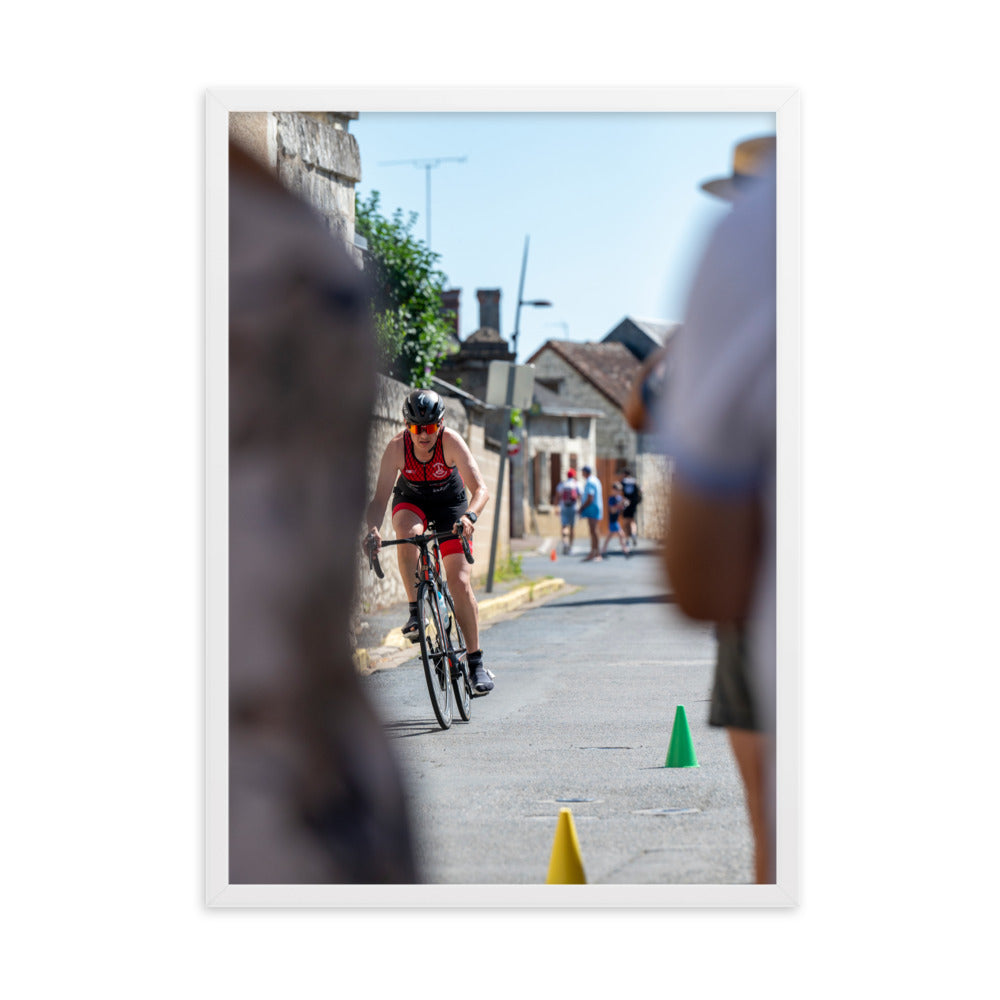 Poster encadré 'Triathlon Nouâtre Cyclisme' montrant un cycliste en pleine course lors du Triathlon de Nouâtre.