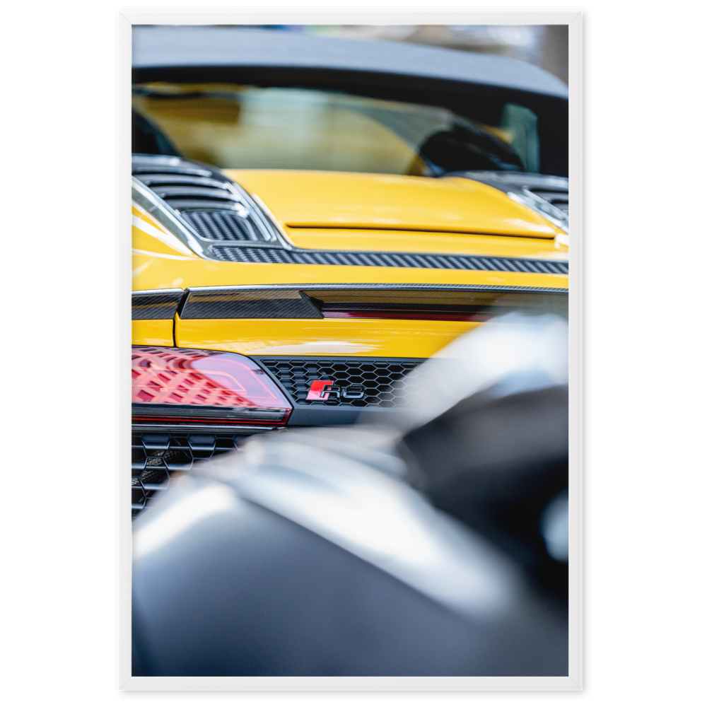 Poster de la photographie "Audi R8 V10 N04", présentant l'arrière d'une Audi R8 jaune.