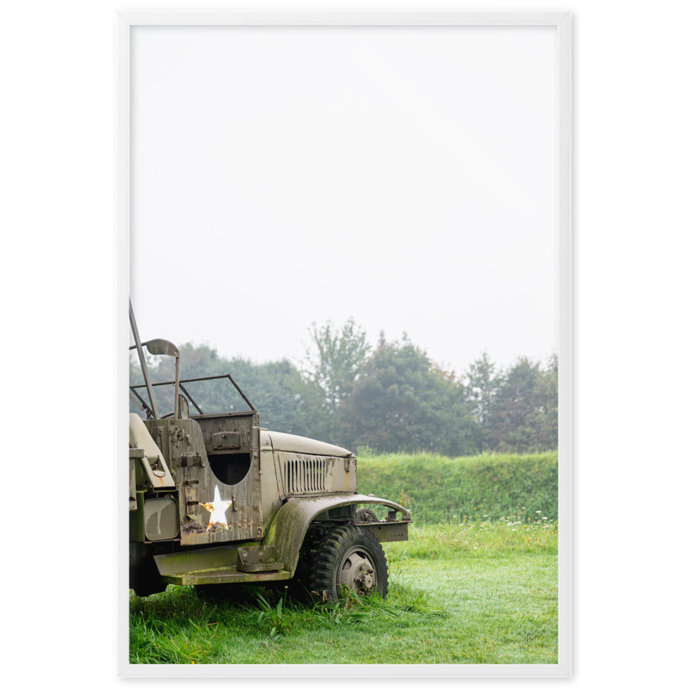 Photographie d'un GMC CCKW, véhicule militaire historique sous l'humidité française, capturée par Yann Peccard, idéale pour les amateurs d'histoire militaire.