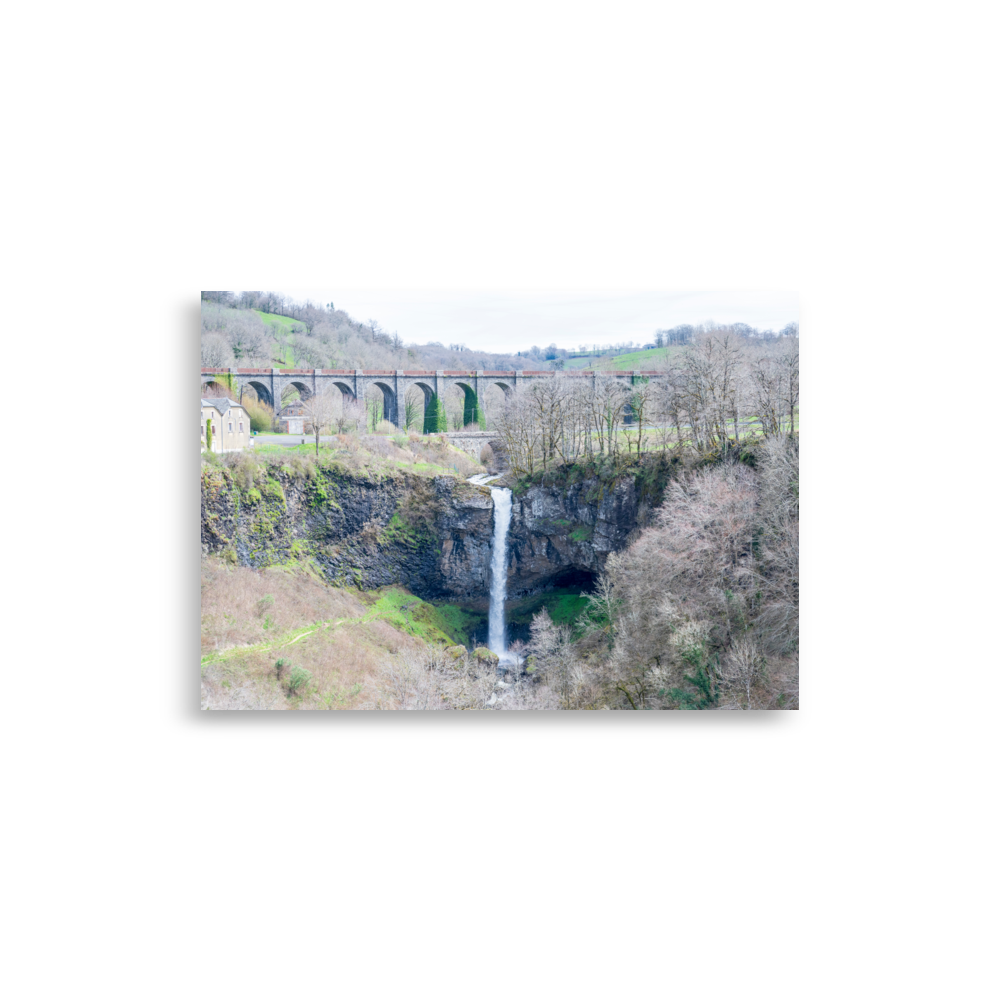 Poster de la cascade de Salins pendant une saison sans fleurs, photographie de nature.