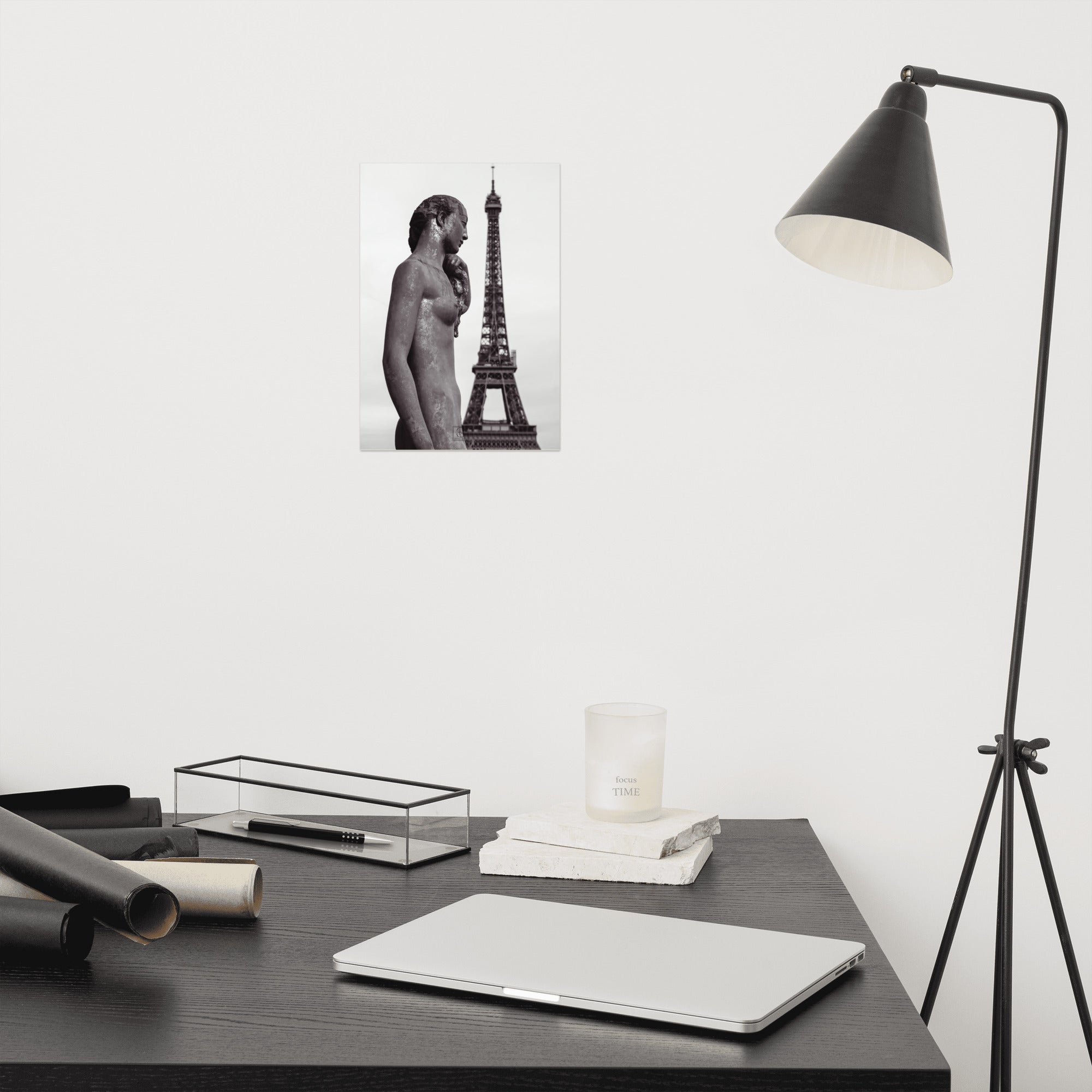 Photographie "Les dames de fer" par Hadrien Geraci, statue classique et Tour Eiffel en noir et blanc