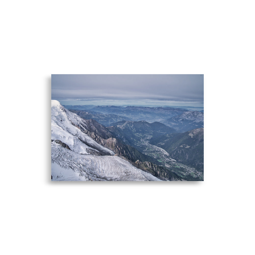 Panorama alpin spectaculaire dans le poster "Horizon sans fin" de Henock Lawson, montrant des sommets enneigés et une étendue sauvage.