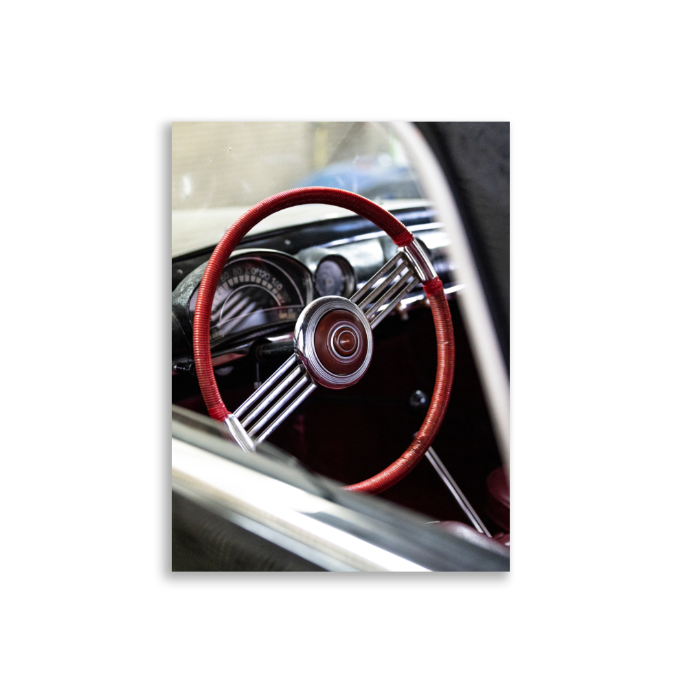 Poster "Volant Simca 8", montrant une photographie détaillée du volant d'une Simca 8, voiture vintage emblématique.