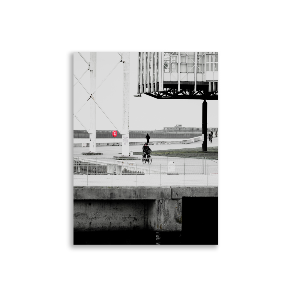 Photographie d'un cycliste sur les quais du Havre.