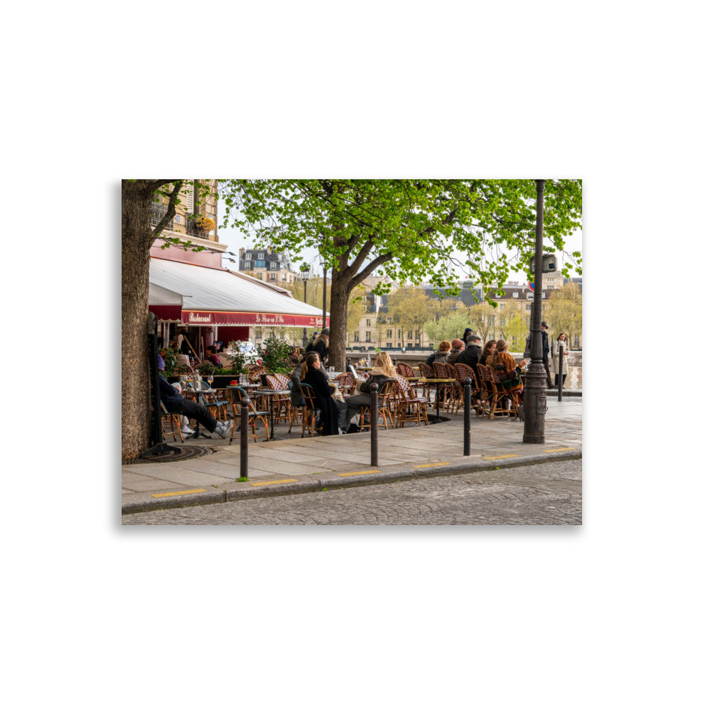 Photographie de la terrasse du bar "Le Flore en l'Île", situé sur l'Île Saint-Louis à Paris.