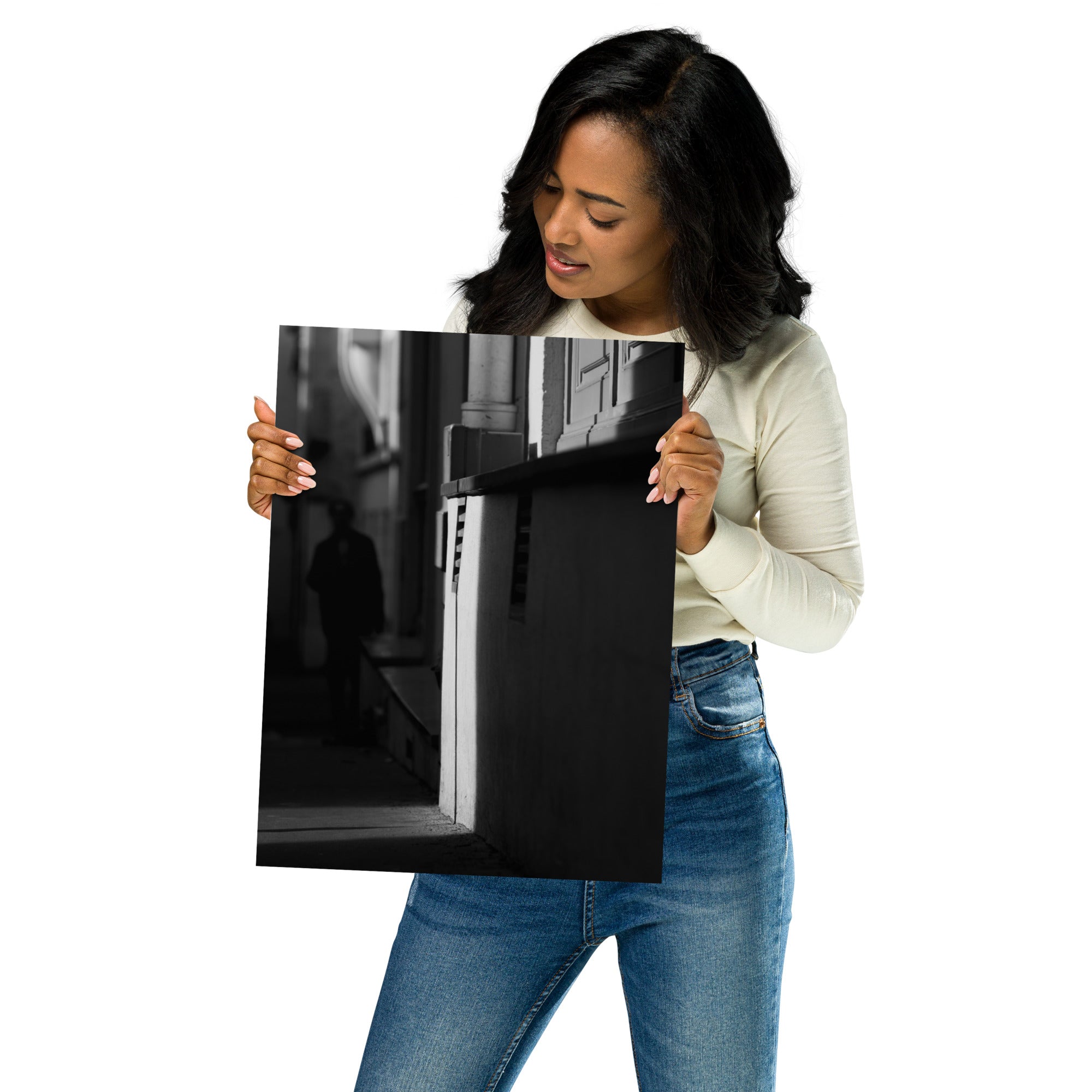 Poster de photographie artistique en noir et blanc représentant un jeu de lumière et d'ombre dans une rue
