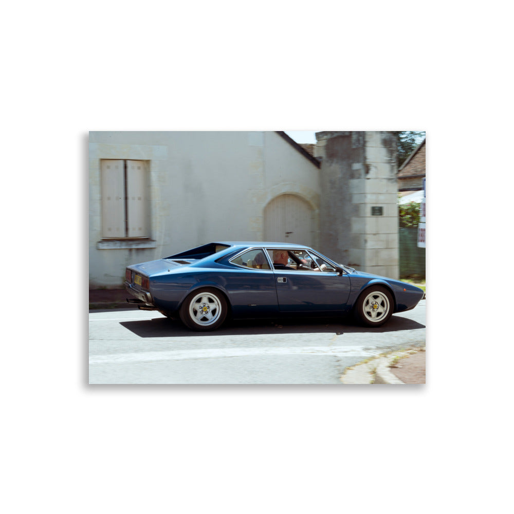 Poster 'Vitesse Élégante' représentant une Ferrari 308 GT4 en mouvement