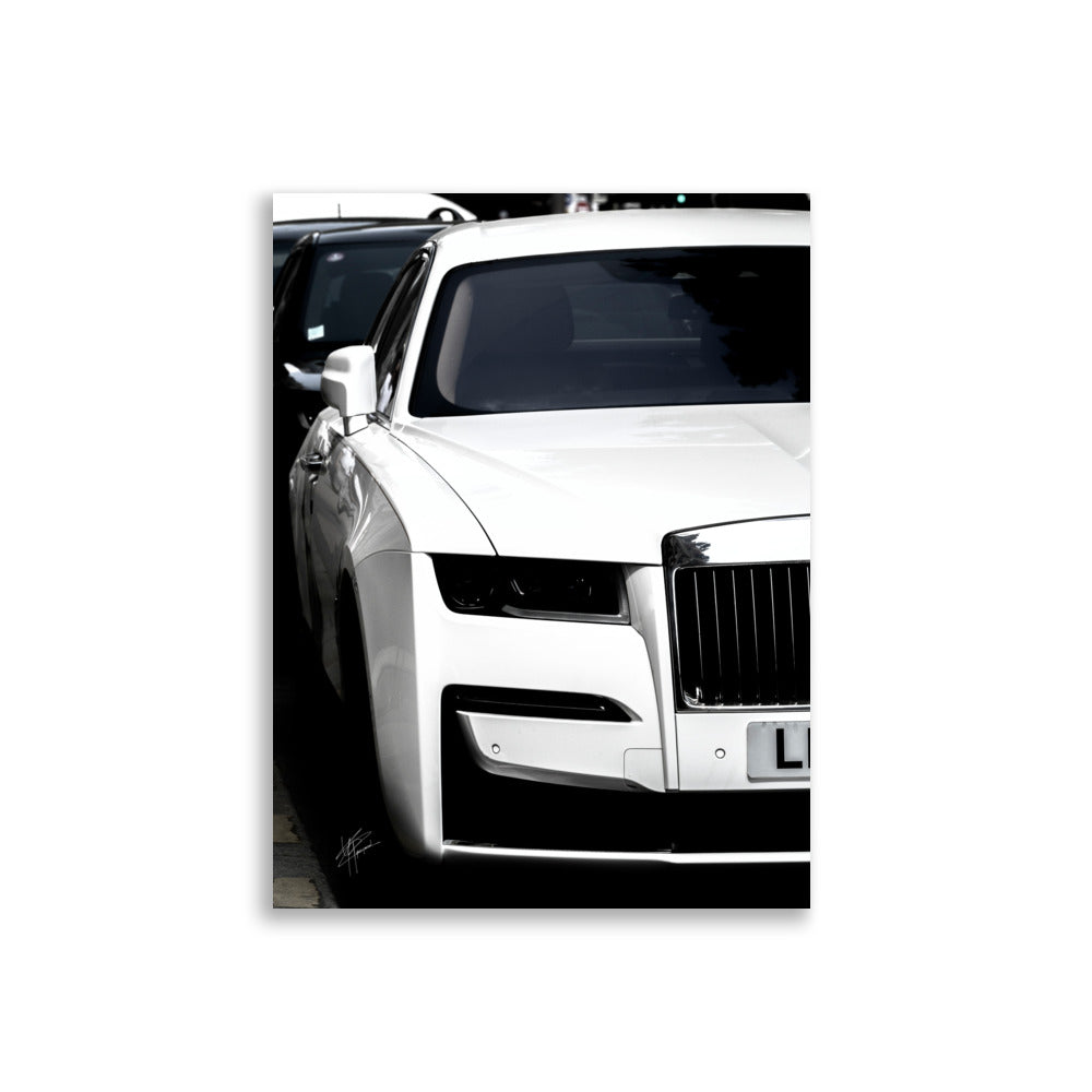 Photographie en noir et blanc de la luxueuse Rolls-Royce Ghost.
