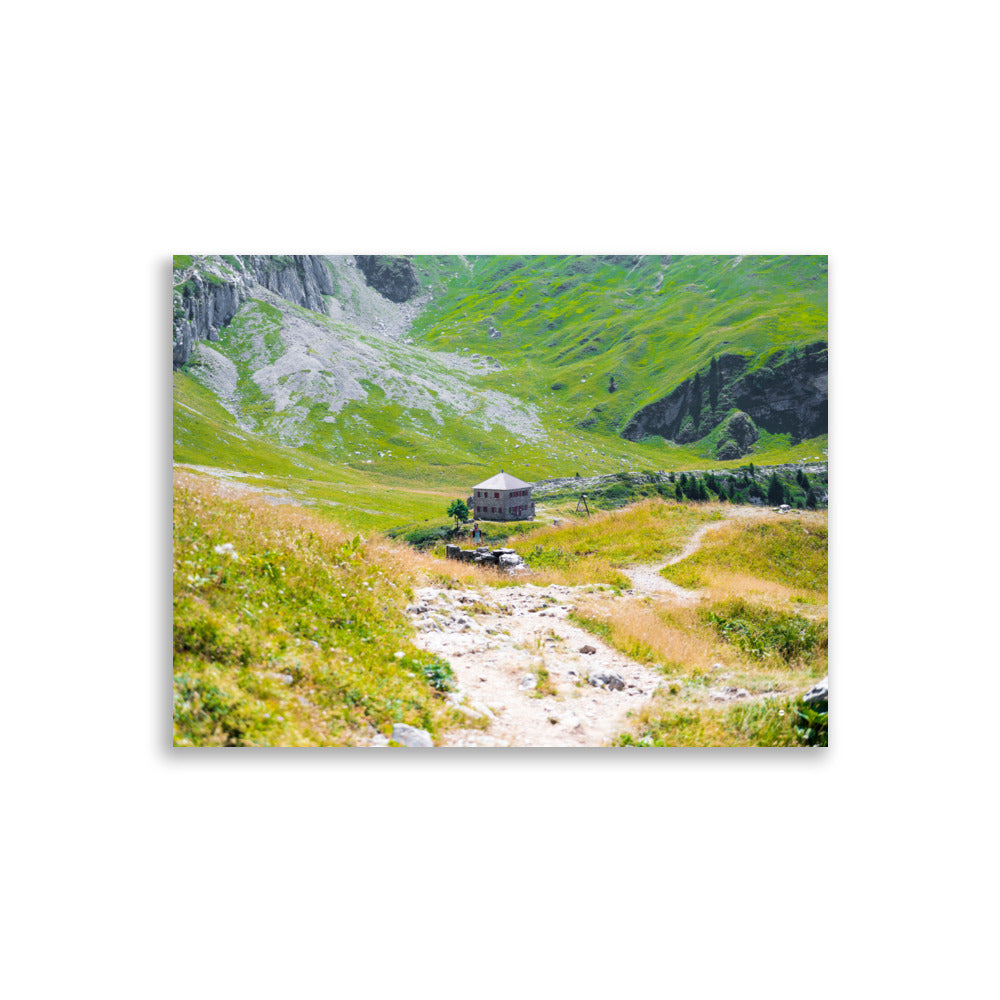 Poster de la photographie 'Le Refuge de la Tournette', capturant la tranquillité et la majesté du célèbre refuge de montagne en Haute-Savoie.