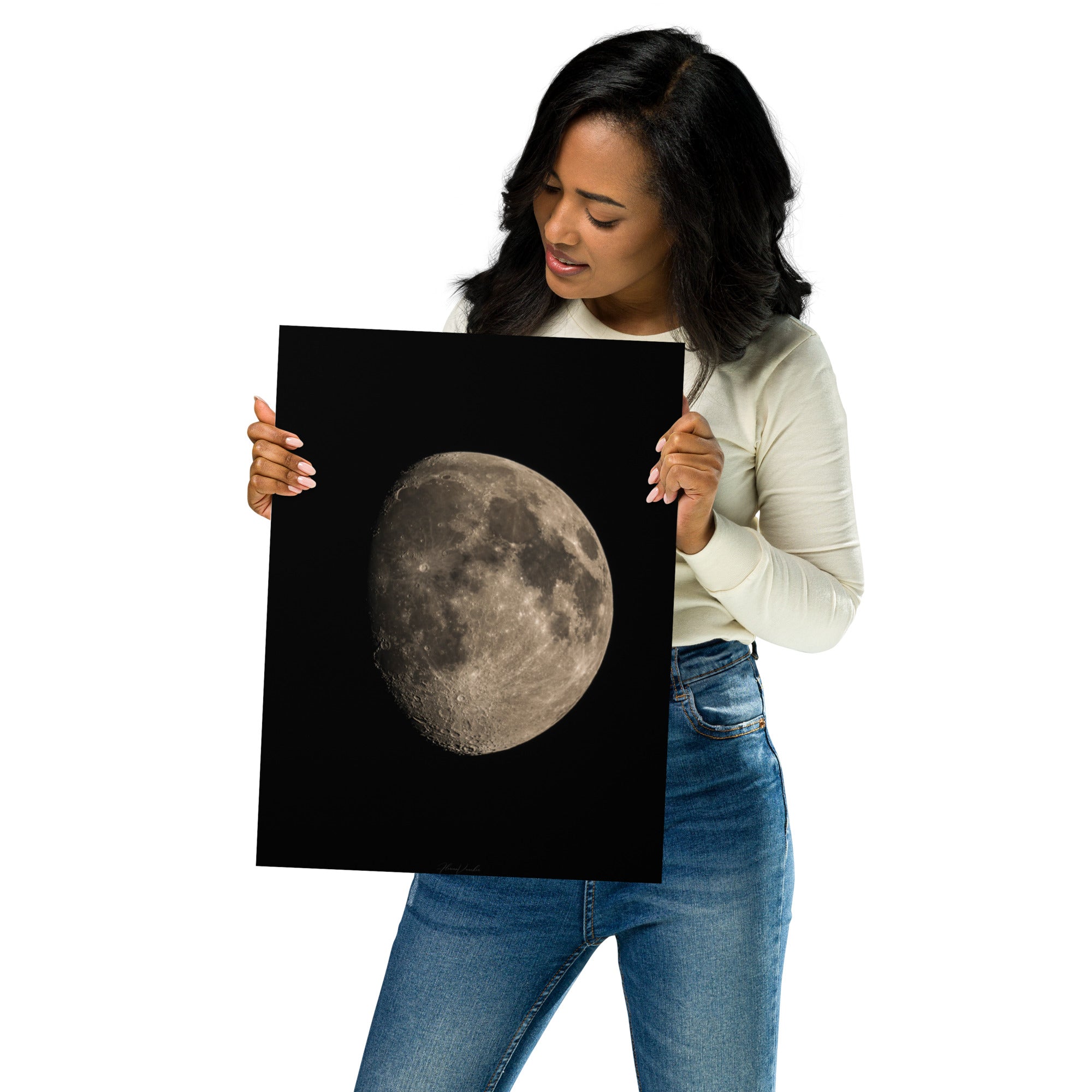 Image détaillée de la Lune montrant une moitié brillante et une moitié engloutie par l'ombre, une œuvre d'art photographique réalisée par Florian Vaucher.