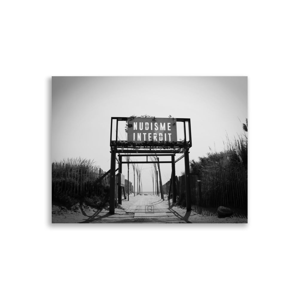 "Nudisme interdit" - photographie en noir et blanc par Hadrien Geraci