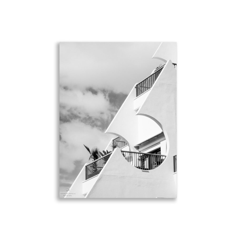 Photographie en noir et blanc du bâtiment contemporain 'LGM N02' par Veronique Botella.