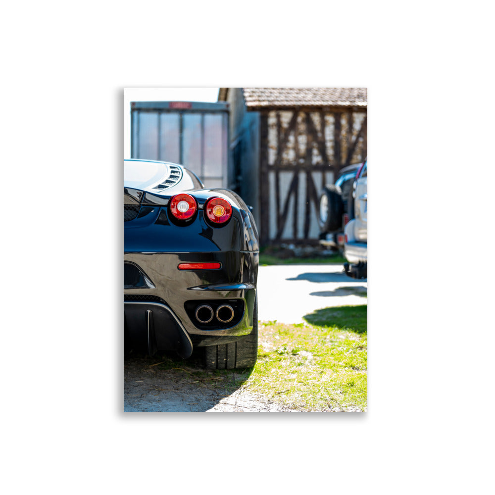 Poster artistique de la Ferrari F430 N01, signé par Yann Peccard, mettant en exergue la beauté et la performance de cette voiture légendaire.