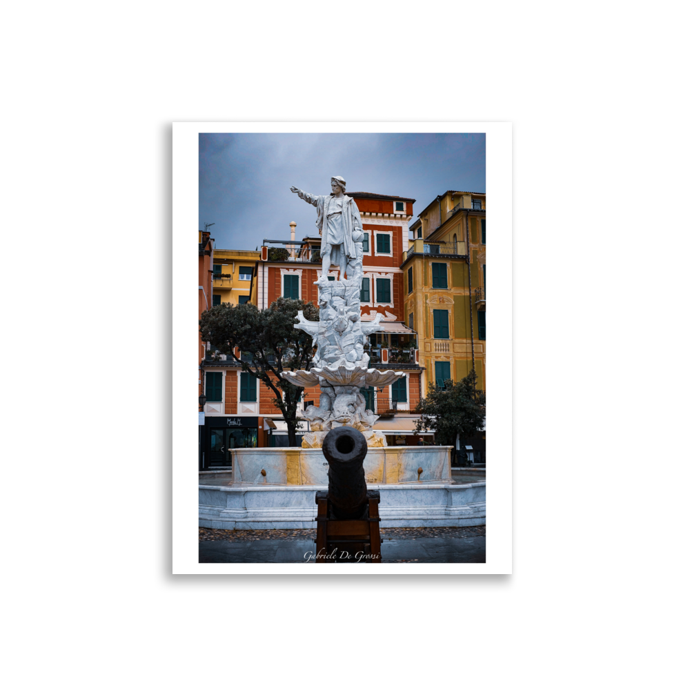 Poster "Garde du Vieux Port" illustrant une statue historique veillant sur le port, entourée de bâtiments colorés, évoquant le charme et l'histoire de la Méditerranée.