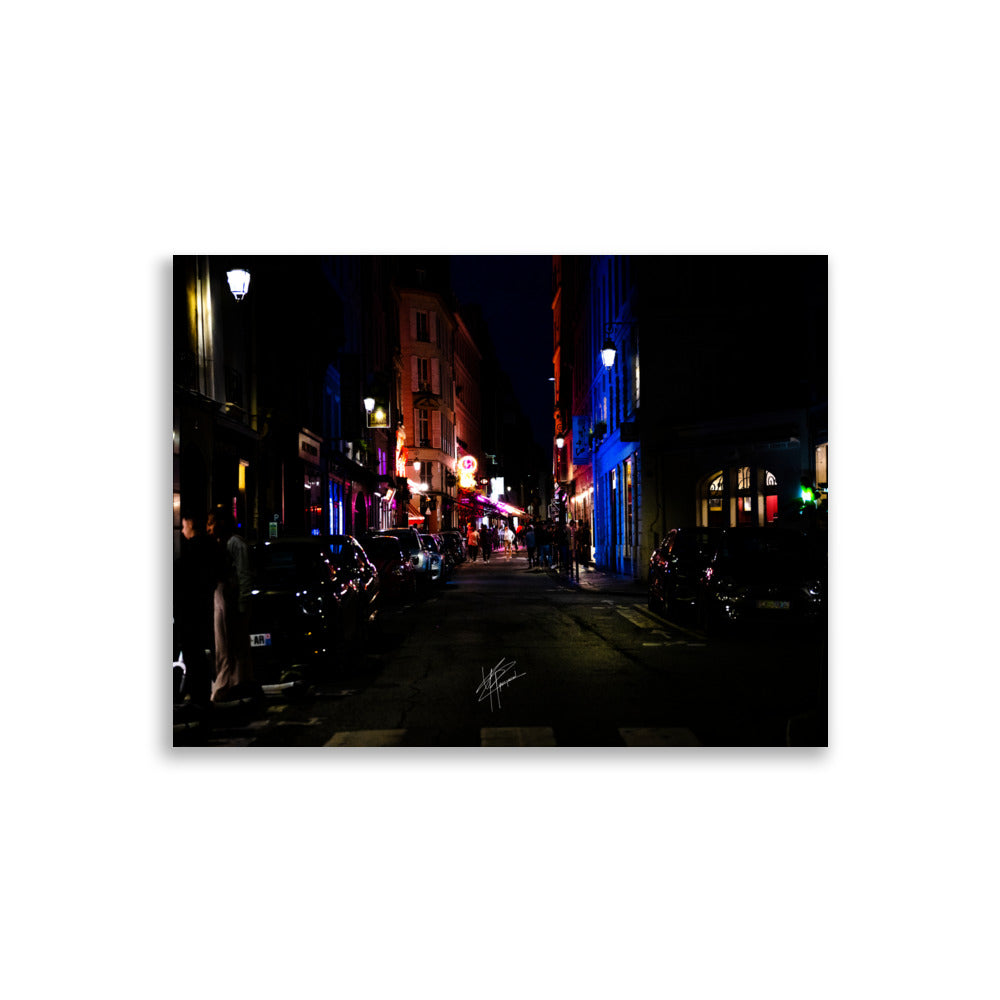 Poster "Rue de Seine" de Yann Peccard, montrant une rue parisienne éclairée par des néons la nuit.