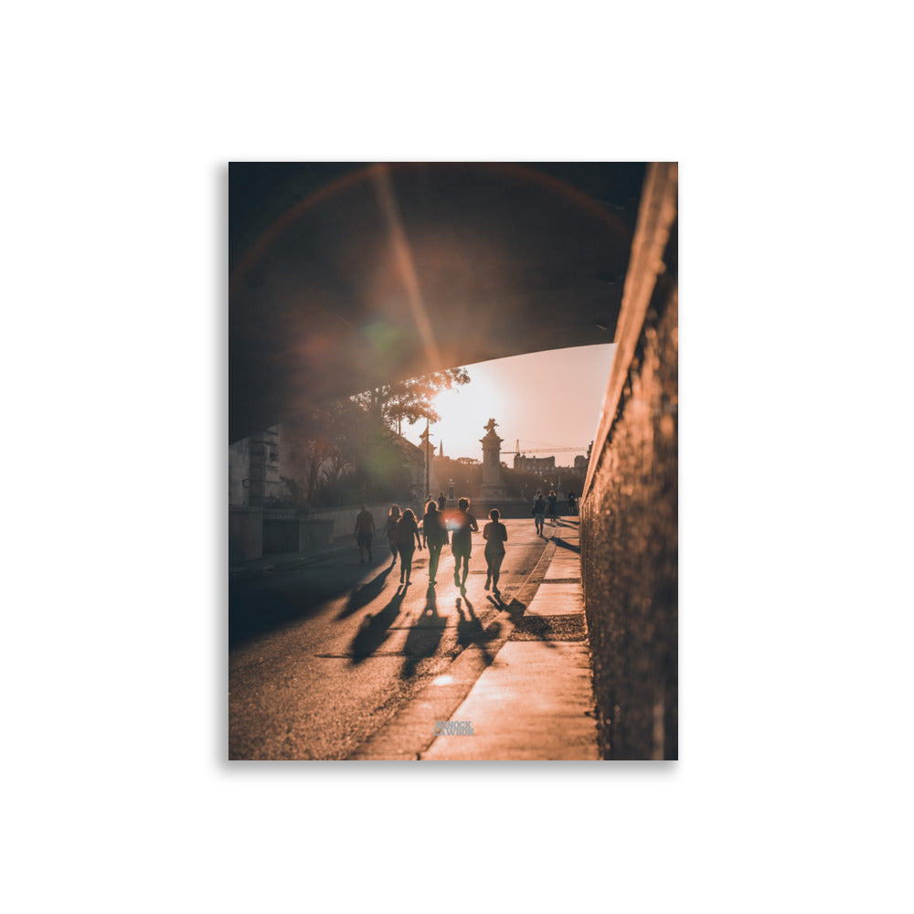 Photographie de rue à paris avec un coucher de soleil sur des joggeurs