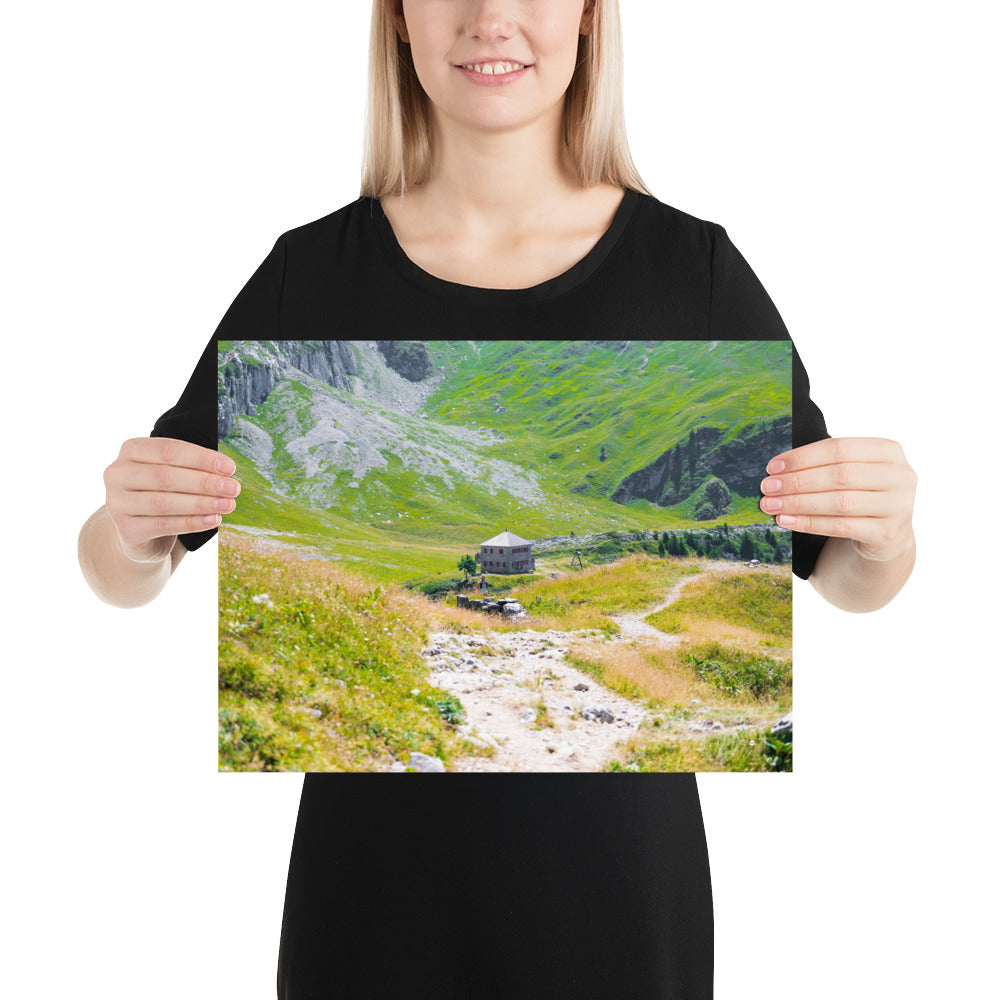 Poster de la photographie 'Le Refuge de la Tournette', capturant la tranquillité et la majesté du célèbre refuge de montagne en Haute-Savoie.