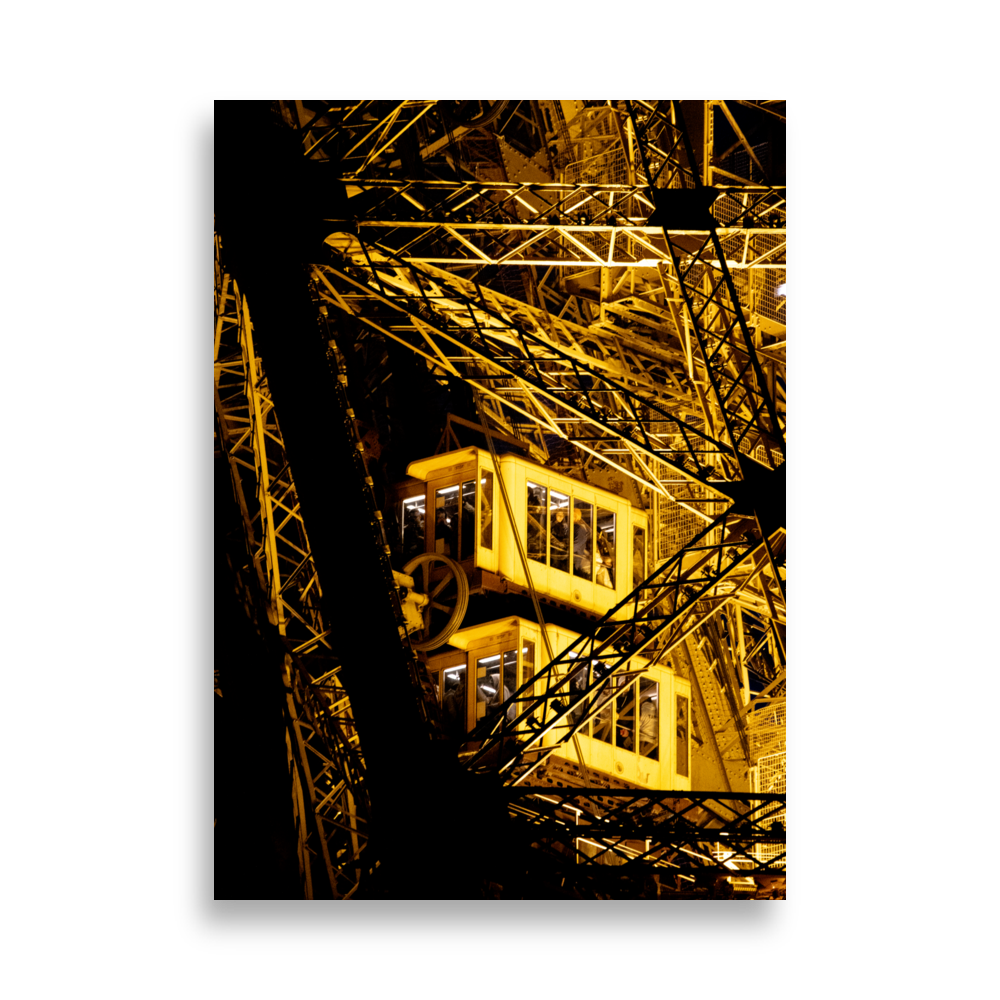 Poster - Tour Eiffel ascenseurs – Photographie de Paris – Poster photographie, photographie murale et des posters muraux unique au monde. La boutique de posters créée par Yann Peccard un Photographe français.