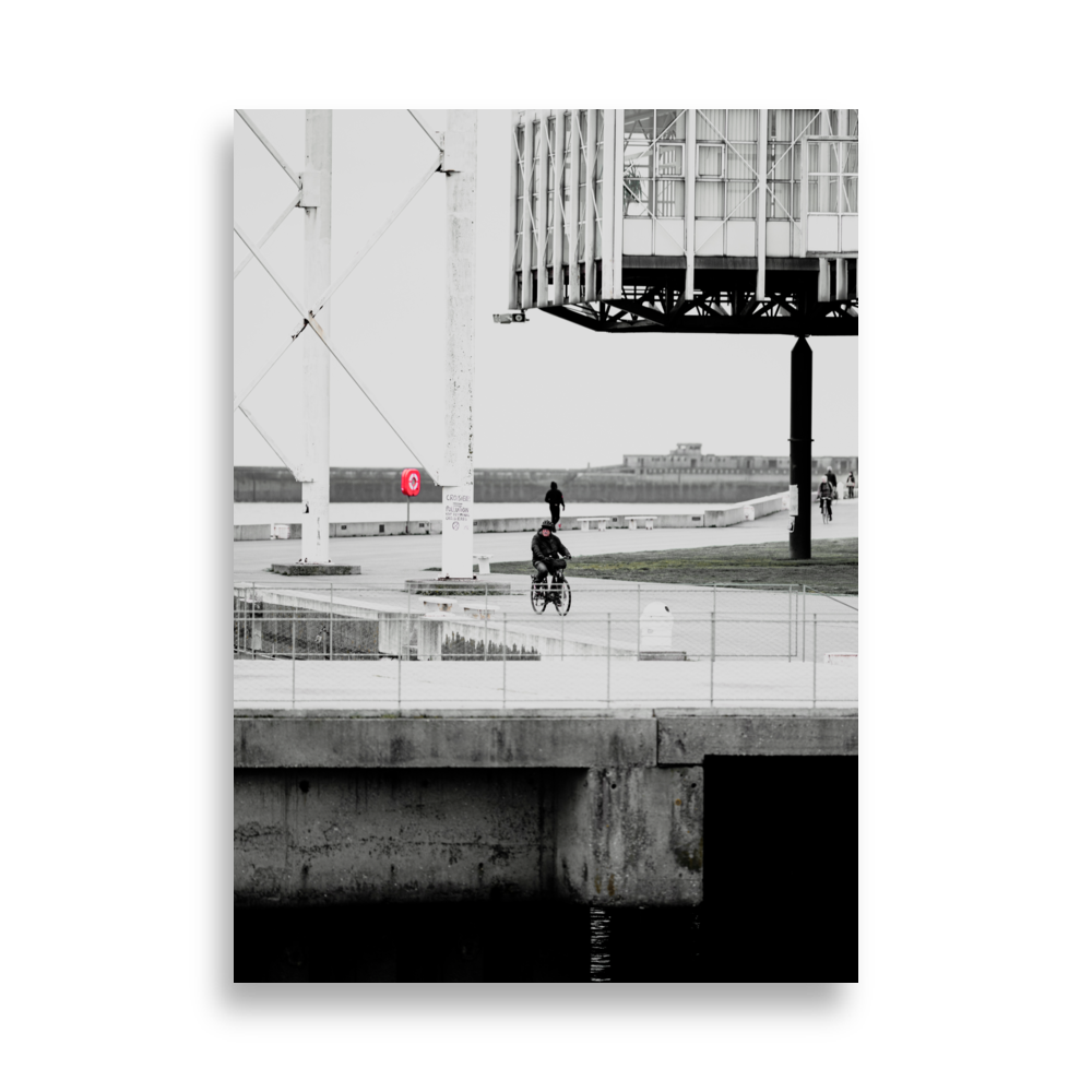 Photographie d'un cycliste sur les quais du Havre.