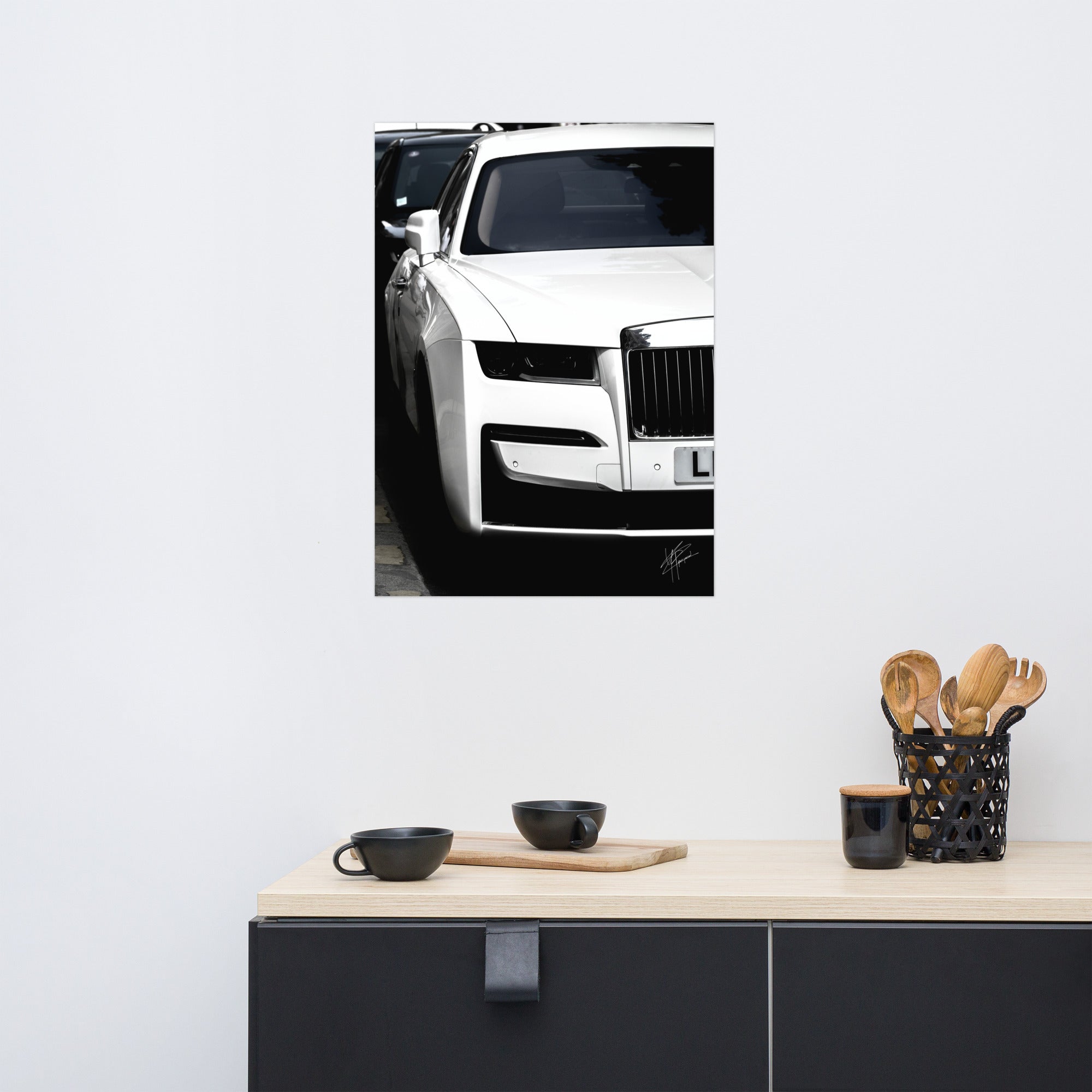 Photographie en noir et blanc de la luxueuse Rolls-Royce Ghost.