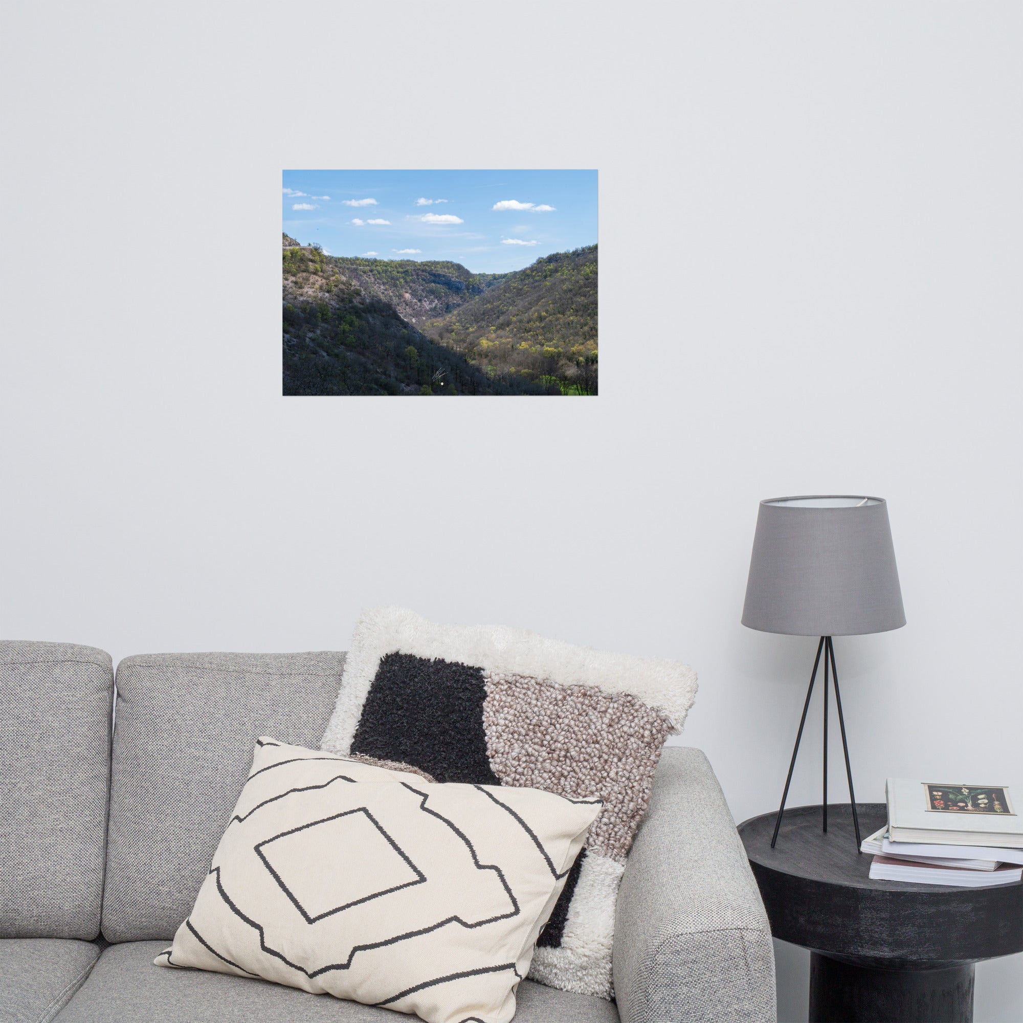 Vue panoramique de la vallée de Rocamadour en Dordogne, illustrant la beauté pittoresque et sereine du paysage, idéale pour apporter une ambiance naturelle à votre intérieur.